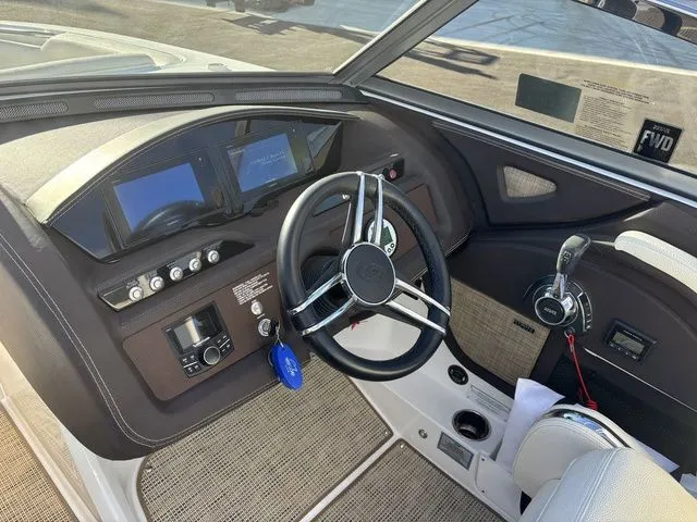 Slide: The Image of Cobalt R7 Surf 2019 - 16