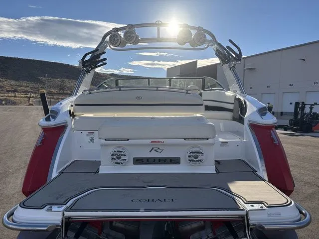 Slide: The Image of Cobalt R7 Surf 2019 - 17