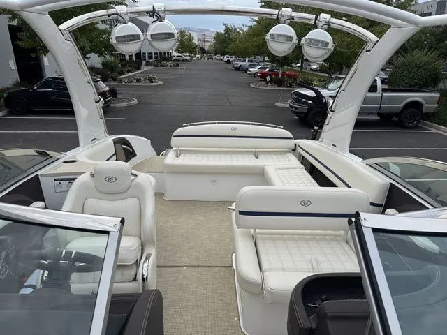 Slide: The Image of Cobalt R7 Surf 2019 - 7