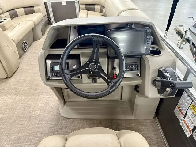 Slide: The Image of Sun Tracker Party Barge 20 DLX 2024 - 5