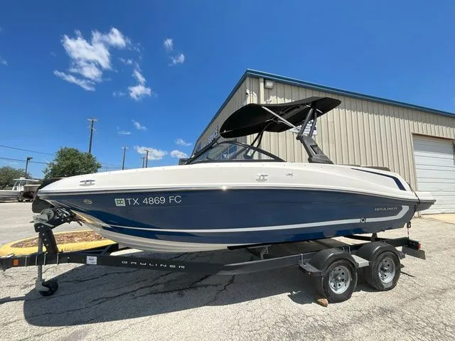 The Image of Bayliner VR5 BR 2019 - 1