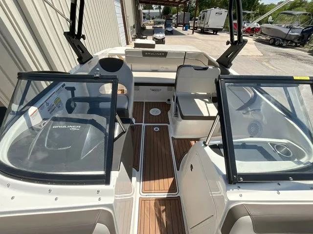 Slide: The Image of Bayliner VR5 BR 2019 - 10