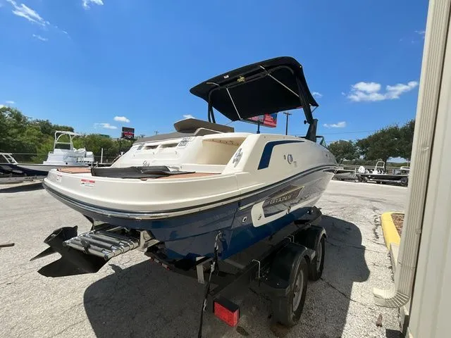 Slide: The Image of Bayliner VR5 BR 2019 - 3