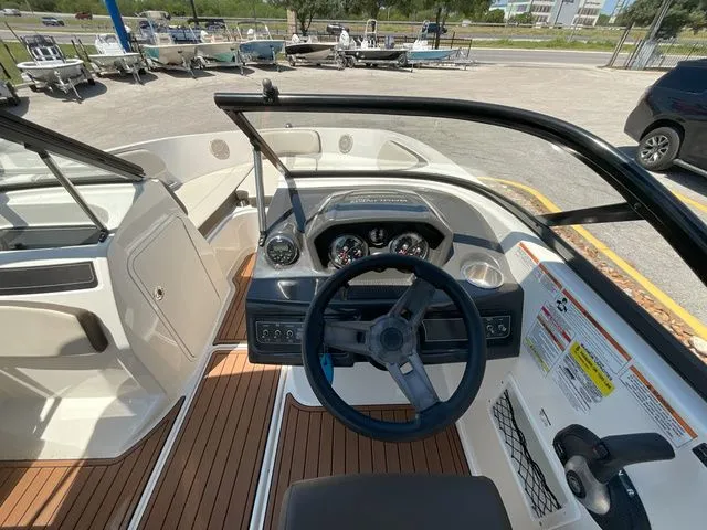 Slide: The Image of Bayliner VR5 BR 2019 - 6