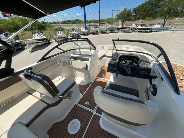 Slide: The Image of Bayliner VR5 BR 2019 - 7