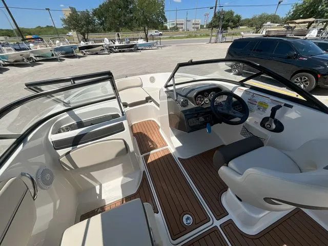 Slide: The Image of Bayliner VR5 BR 2019 - 8