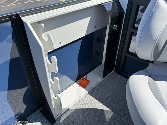 Slide: The Image of Bentley Pontoons Fish 200 CWT / DF90ATL5 2026 - 27