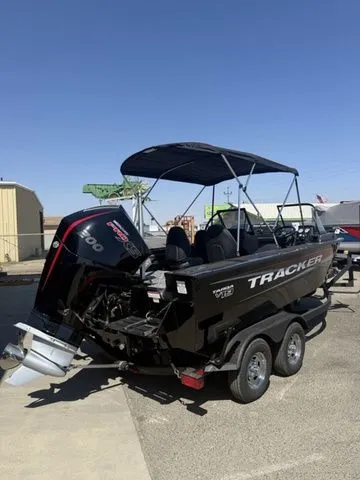 Slide: The Image of Tracker Targa™ V-19 Combo 2026 - 3