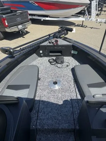 Slide: The Image of Tracker Targa™ V-19 Combo 2026 - 4