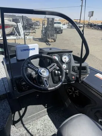 Slide: The Image of Tracker Targa™ V-19 Combo 2026 - 5