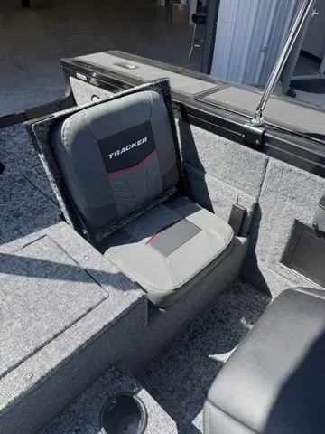 Slide: The Image of Tracker Targa™ V-19 Combo 2026 - 8