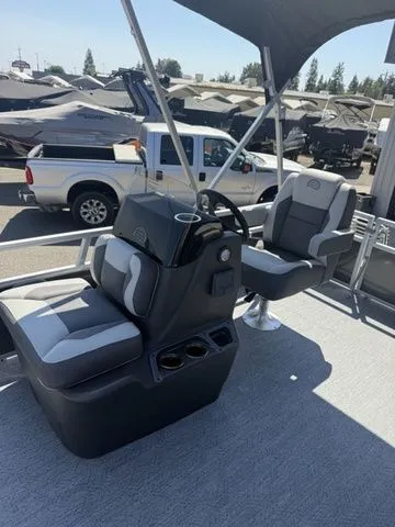 Slide: The Image of Sun Tracker Bass Buggy 16 XL Select 2026 - 10