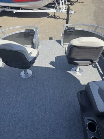 Slide: The Image of Sun Tracker Bass Buggy 16 XL Select 2026 - 8