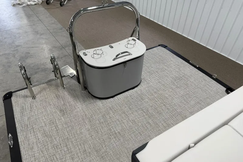 Slide: The Image of 2025 Avalon LSZ Cruise Rear Bench with sleek design and modern features. - 21