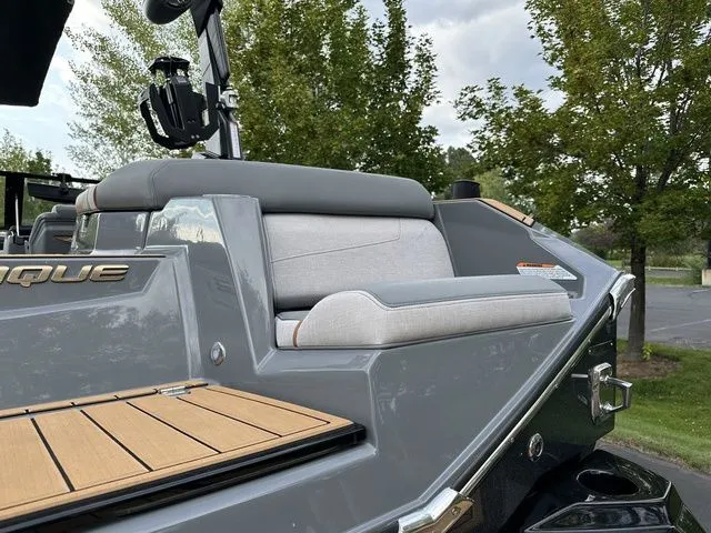 Slide: The Image of Correct Craft Super Air Nautique G21 2024 - 10
