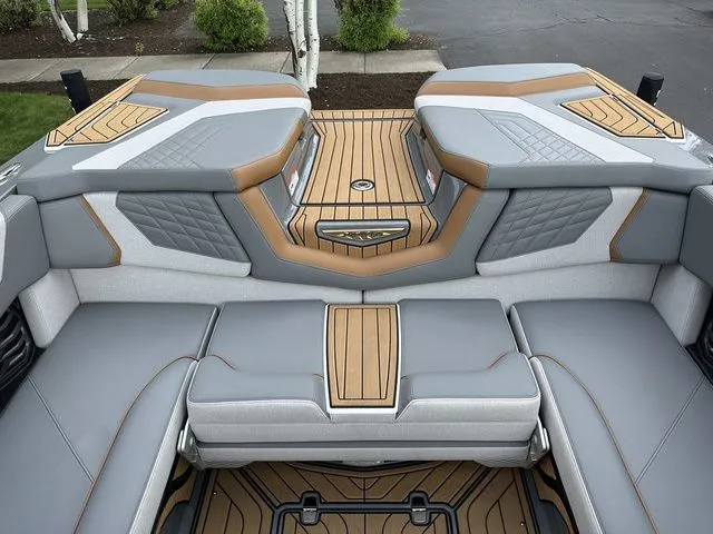 Slide: The Image of Correct Craft Super Air Nautique G21 2024 - 13