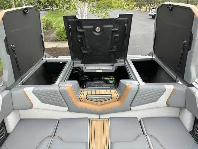 Slide: The Image of Correct Craft Super Air Nautique G21 2024 - 14