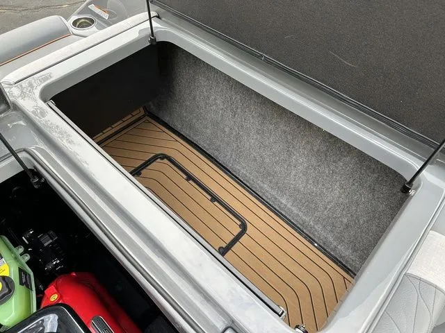 Slide: The Image of Correct Craft Super Air Nautique G21 2024 - 17