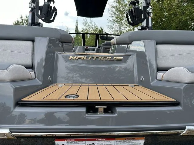 Slide: The Image of Correct Craft Super Air Nautique G21 2024 - 9