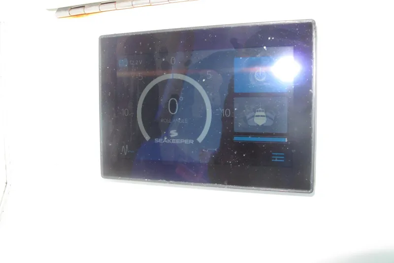 Slide: The Image of Display screen of 2024 SeaVee 370z showing Seakeeper roll angle at zero degrees. - 22