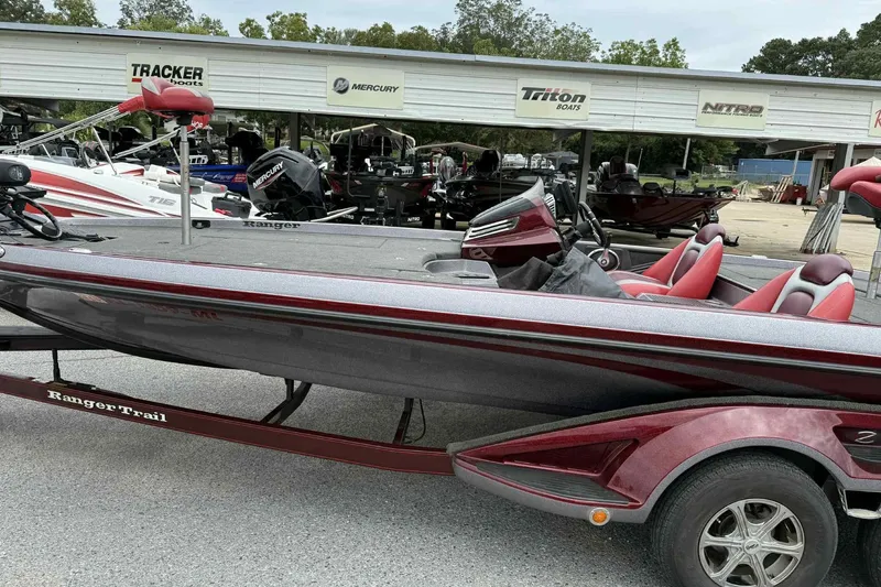 Slide: The Image of 2014 Ranger Z521 Comanche bass boat with red accents at a dealership. - 4