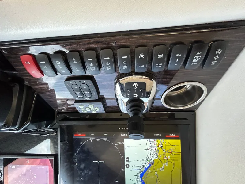 Slide: The Image of Carver C52 Coupe 2018 - 25