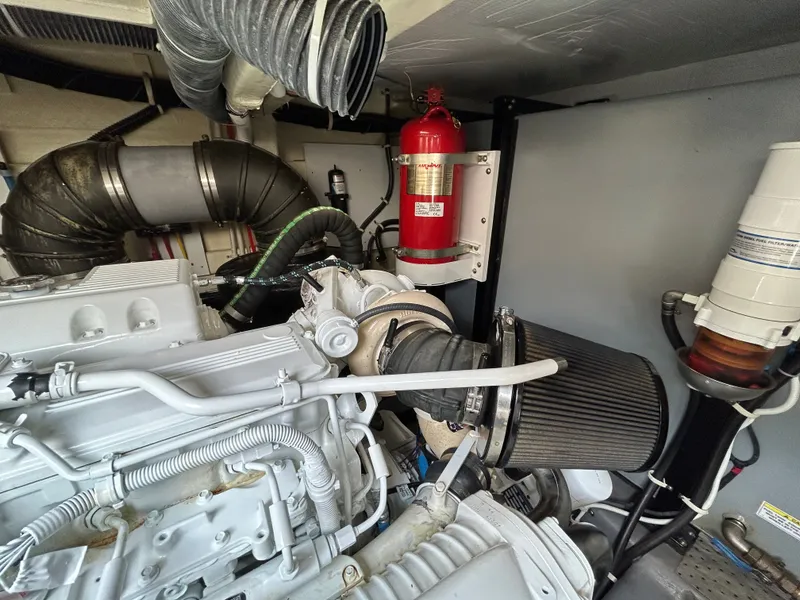 Slide: The Image of Carver C52 Coupe 2018 - 37