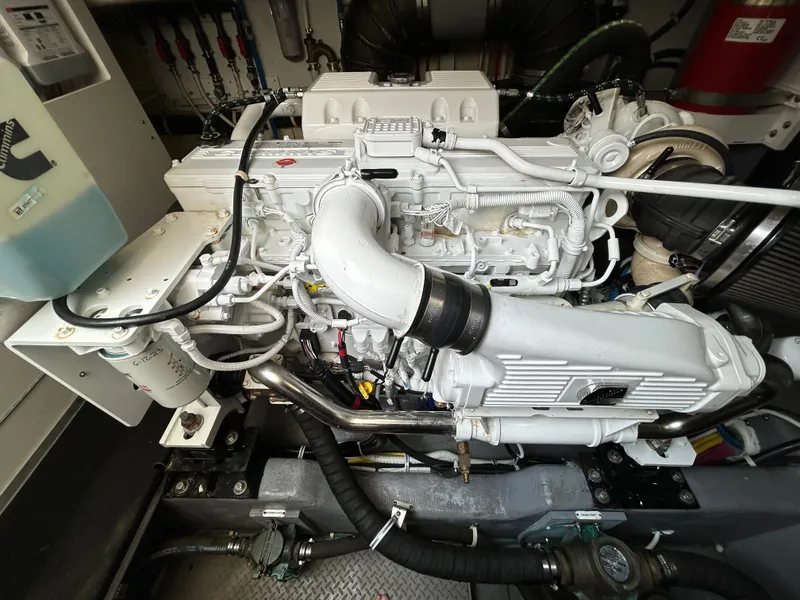 Slide: The Image of Carver C52 Coupe 2018 - 38