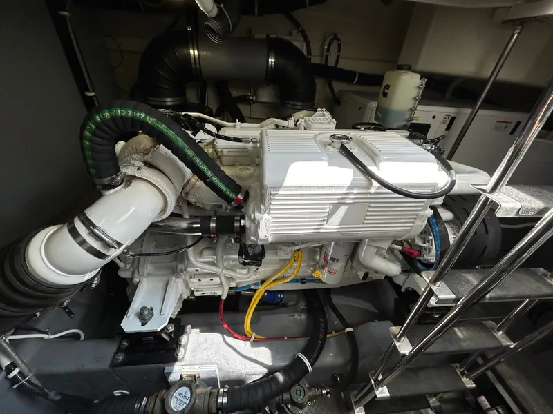 Slide: The Image of Carver C52 Coupe 2018 - 39