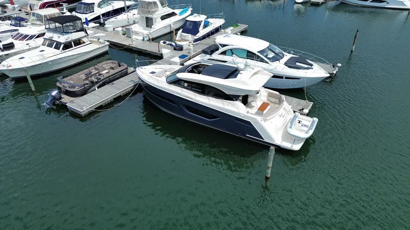 Slide: The Image of Carver C52 Coupe 2018 - 44