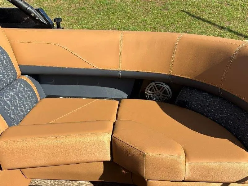 Slide: The Image of Harris Solstice Dual Console 250 CWDH 2026 - 61