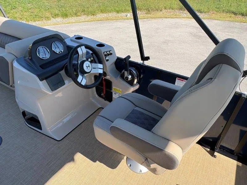 Slide: The Image of Harris Cruiser 250 SLDH 2026 - 66