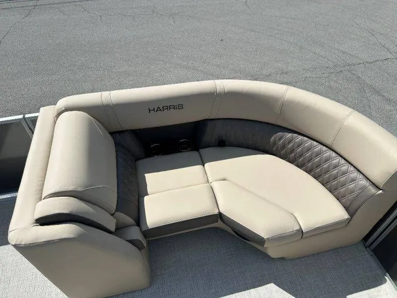 Slide: The Image of Harris Cruiser 210 CW 2026 - 17