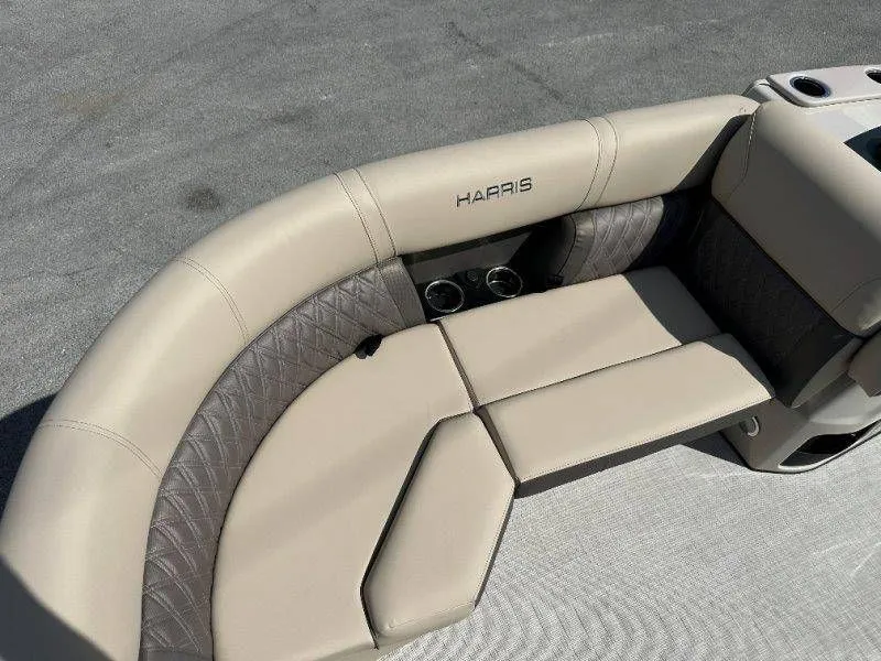 Slide: The Image of Harris Cruiser 210 CW 2026 - 22