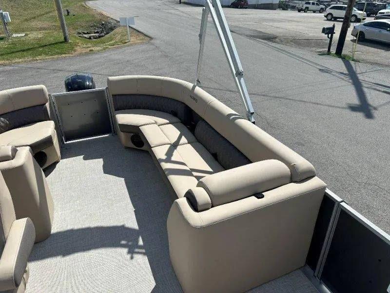 Slide: The Image of Harris Cruiser 210 CW 2026 - 23