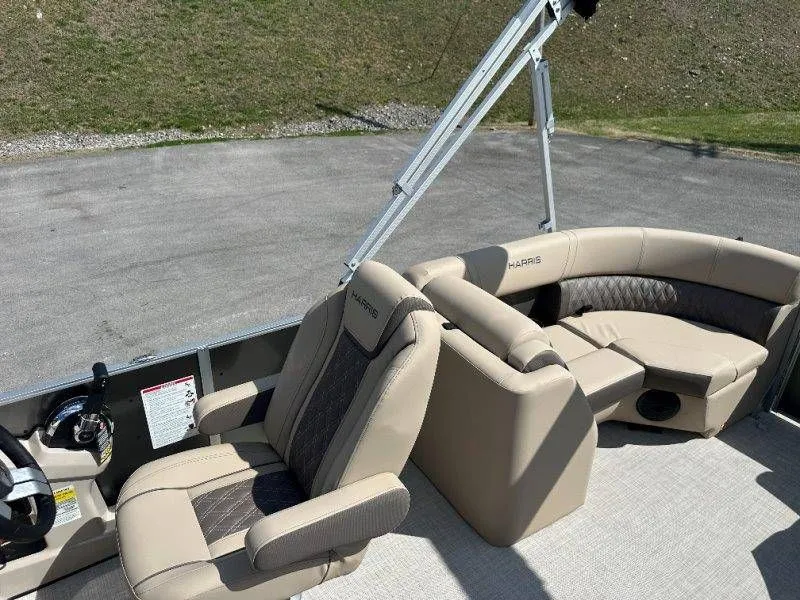 Slide: The Image of Harris Cruiser 210 CW 2026 - 24