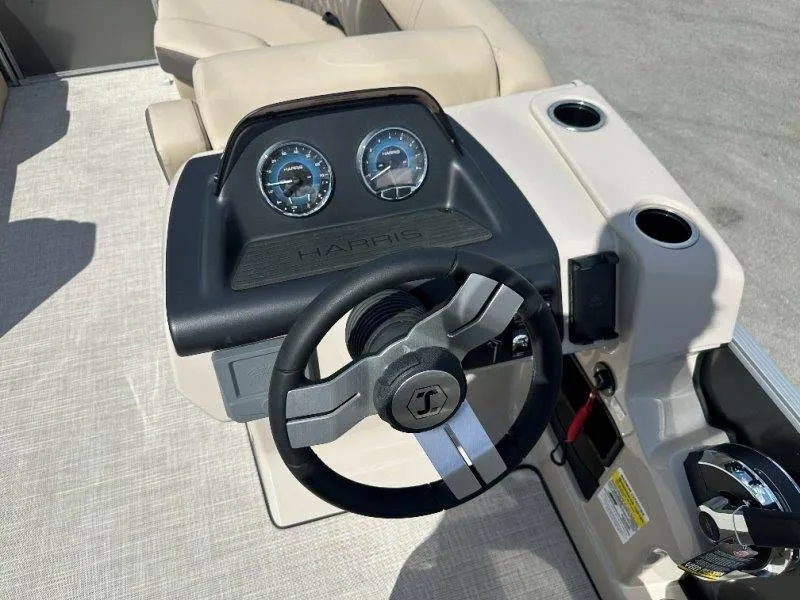 Slide: The Image of Harris Cruiser 210 CW 2026 - 25