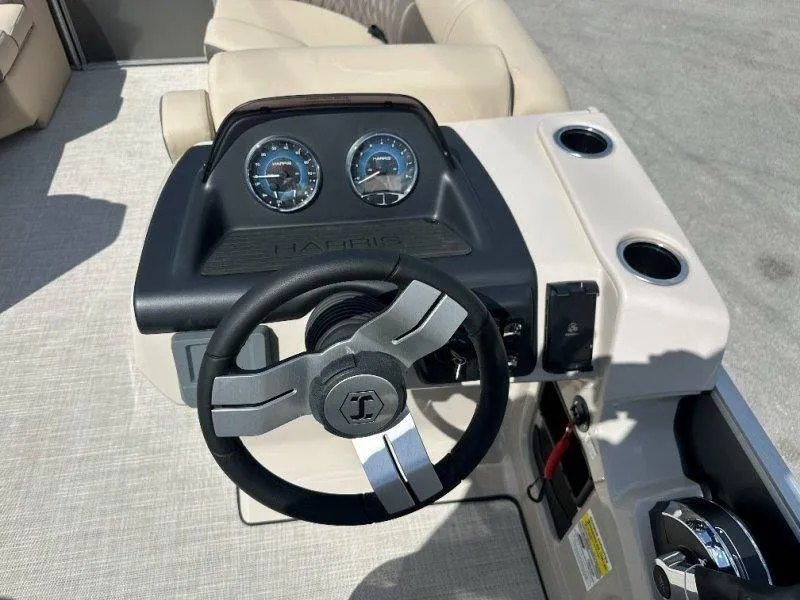 Slide: The Image of Harris Cruiser 210 CW 2026 - 26