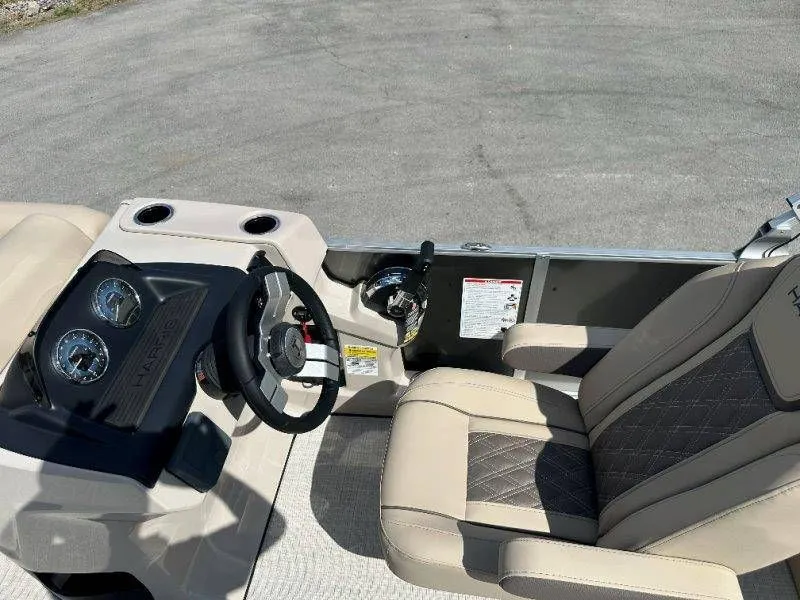 Slide: The Image of Harris Cruiser 210 CW 2026 - 27