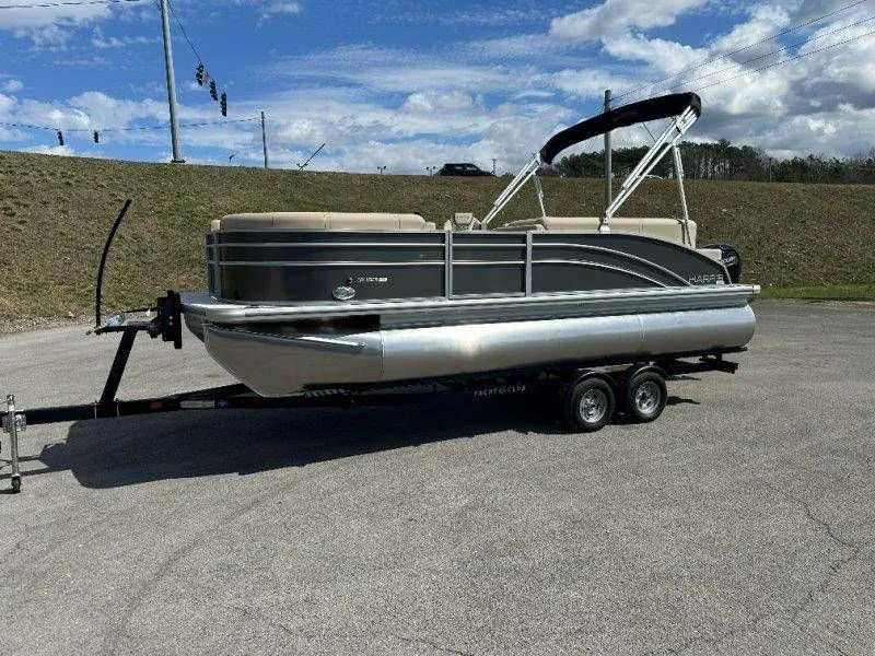 Slide: The Image of Harris Cruiser 210 CW 2026 - 28