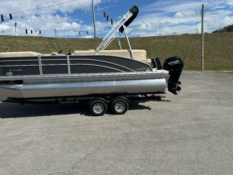 Slide: The Image of Harris Cruiser 210 CW 2026 - 30