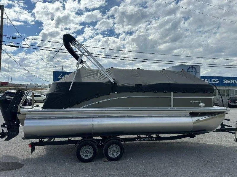 Slide: The Image of Harris Cruiser 210 CW 2026 - 39