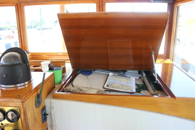 Slide: The Image of 1988 Express Yachting Scout 30 interior with navigation tools and compass. - 34