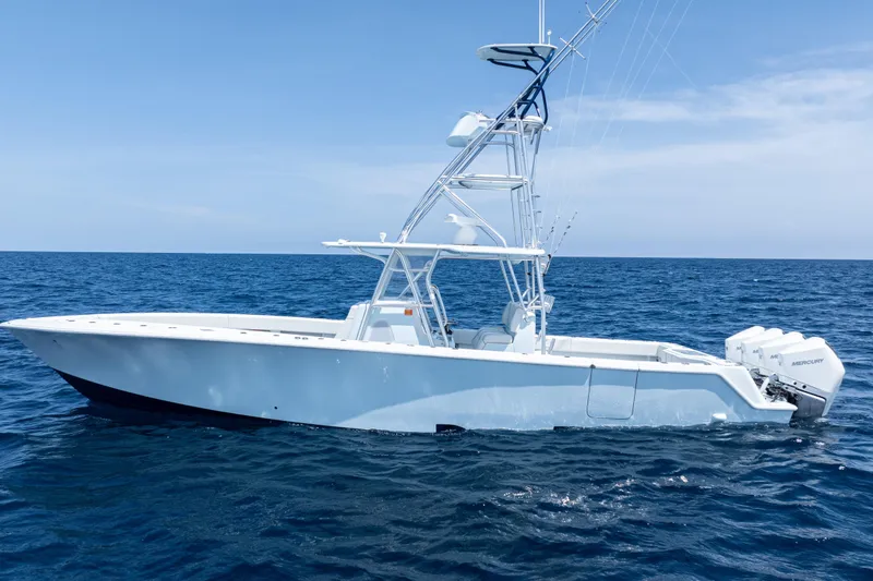 The Image of 2023 SeaVee 390Z boat on open ocean, side view. - 0