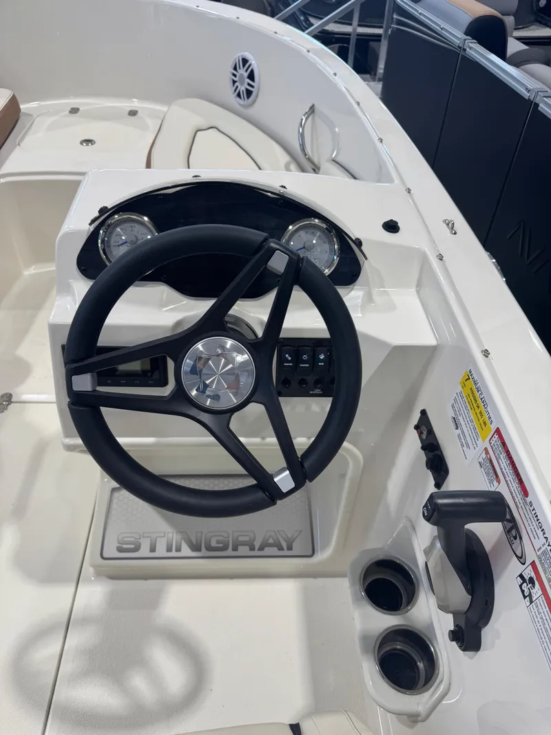 Slide: The Image of Stingray 172SC 2024 - 11