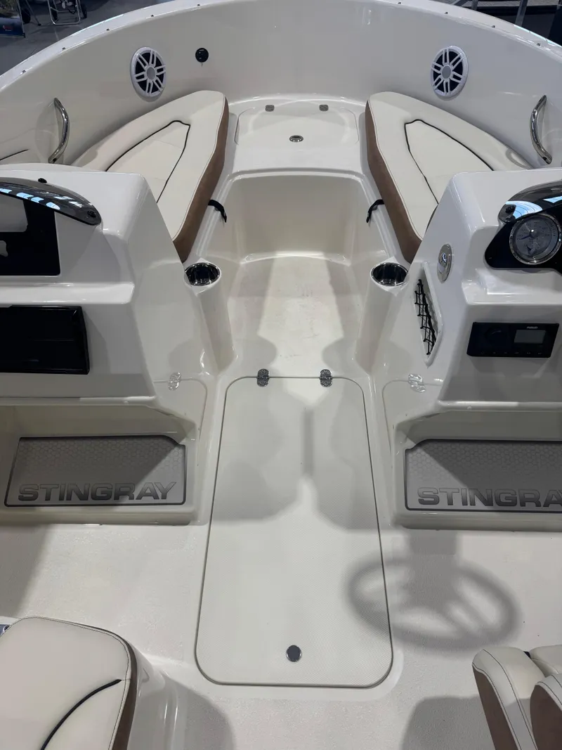 Slide: The Image of Stingray 172SC 2024 - 13