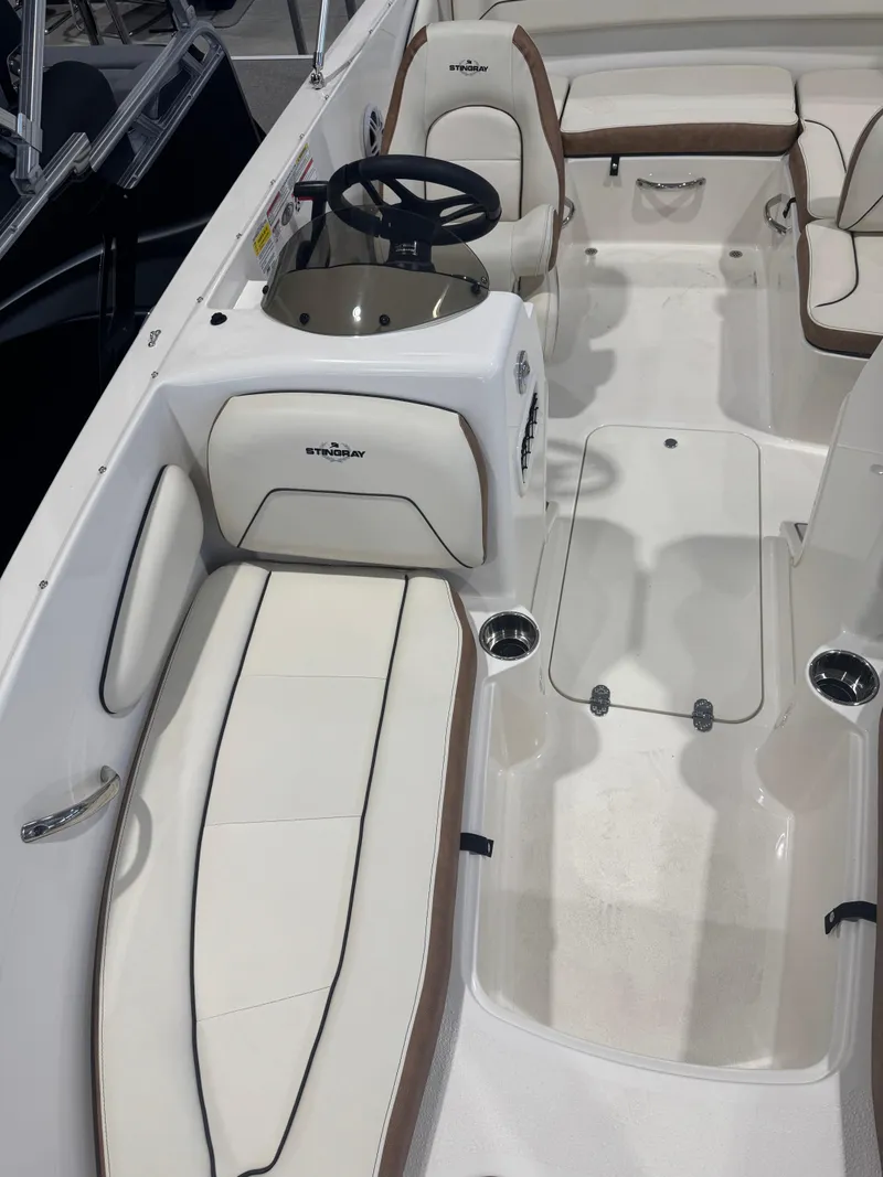 Slide: The Image of Stingray 172SC 2024 - 16