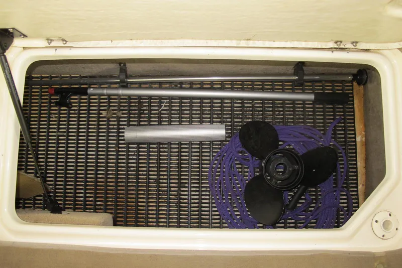 Slide: The Image of Storage compartment of 2000 Chaparral 230 SSi boat with propeller and rope. - 13