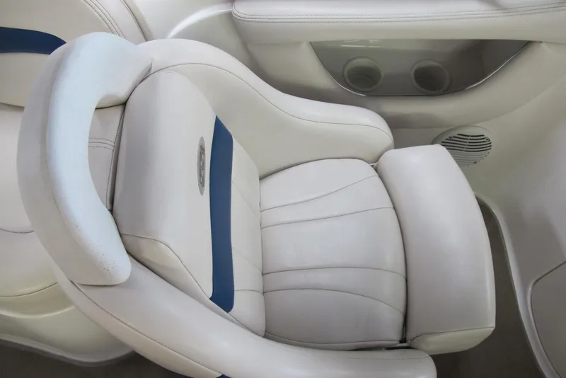 Slide: The Image of White and blue boat seat in a 2000 Chaparral 230 SSi with cup holders. - 9