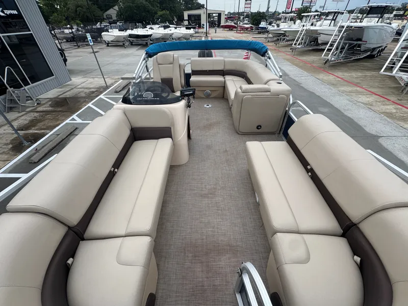 Slide: The Image of Sun Tracker 20DLX 2019 - 12